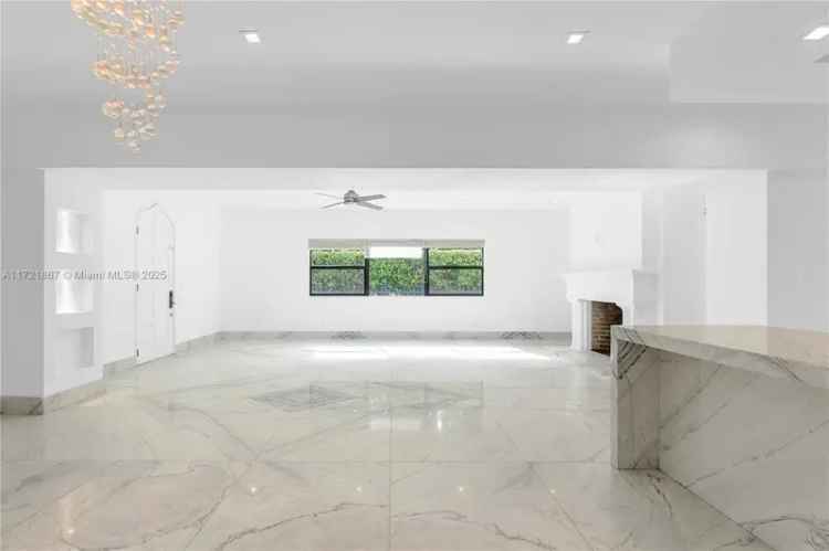 Single-family house For Sale in 4312, Alton Road, Miami Beach, Florida