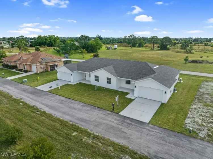 Single-family house For Sale in 630, Mirror lakes falls Lane, Florida