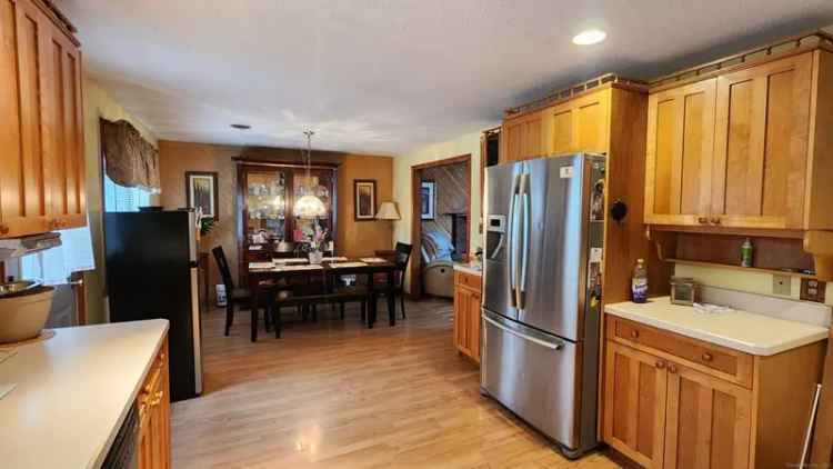 Single-family house For Sale in 46, Ridgecrest Lane, Bristol, Connecticut