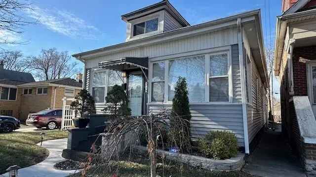 Single-family house For Sale in 2678, Harrison Street, Gary, Indiana