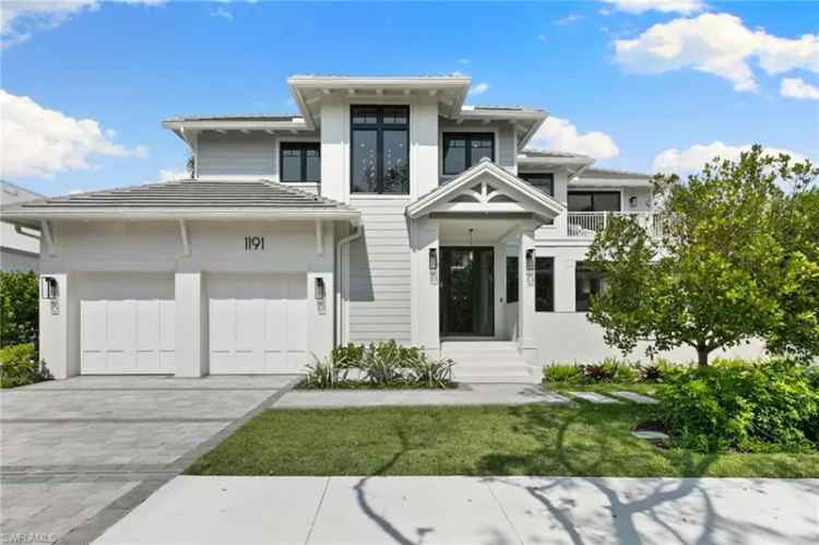 Single-family house For Sale in Naples, Florida