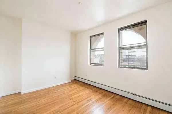 4 Bedroom 2 Bathroom Apartment in Bedford Stuyvesant