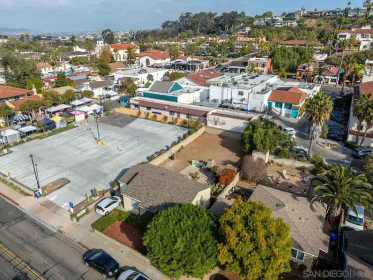 Single-family house For Sale in 2476, Congress Street, San Diego, California