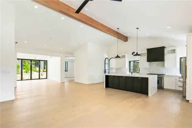 Single-family house For Sale in 18671, Valley Drive, Villa Park, California