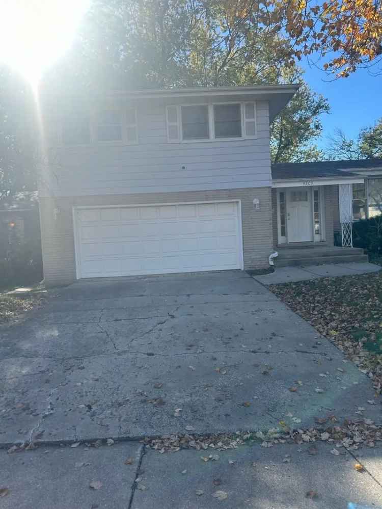 Single-family house For Sale in 4305, Oakwood Lane, Matteson, Illinois