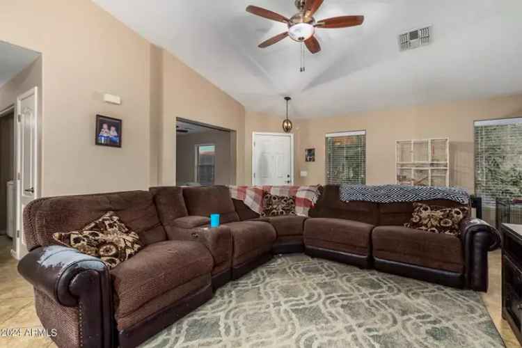 Single-family house For Sale in 1425, East Leslie Avenue, San Tan Valley, Arizona