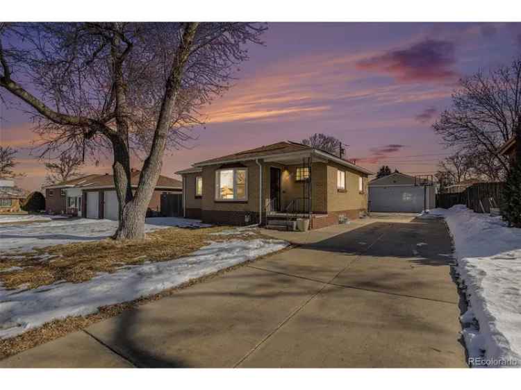 Single-family house For Sale in 2584, South Utica Street, Denver, Colorado