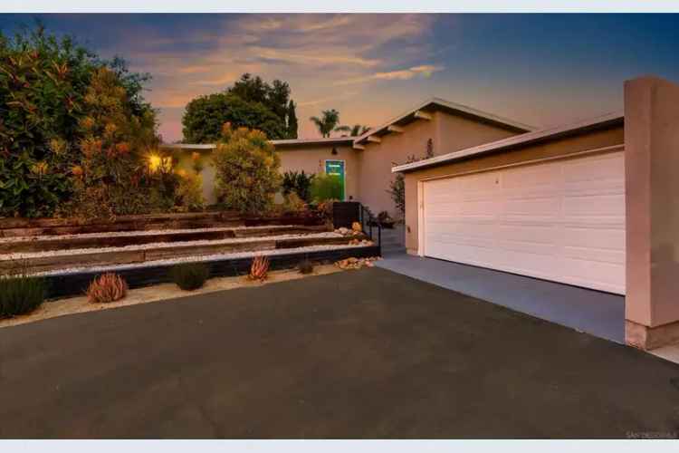 Single-family house For Sale in 5417, Pennsylvania Lane, La Mesa, California