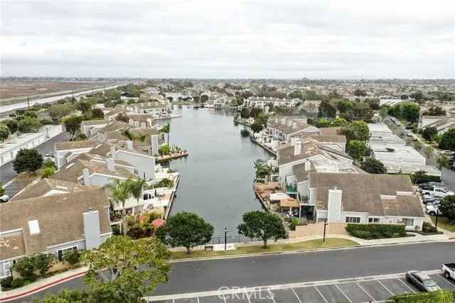 Single-family house For Sale in 3435, Windspun Drive, Huntington Beach, California