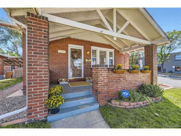 Single-family house For Sale in Denver, Colorado