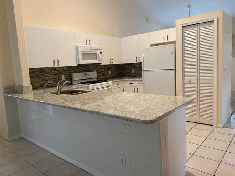 Single-family house For Sale in Port Saint Lucie, Florida