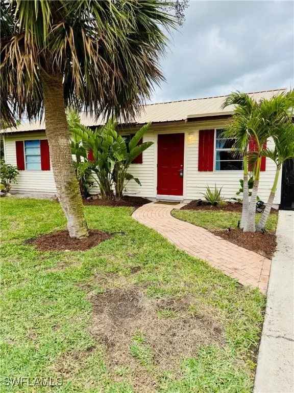 Single-family house For Sale in 4728, Jackfish Street, Bonita Springs, Florida