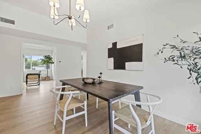 Single-family house For Sale in 6849, Nita Avenue, Los Angeles, California