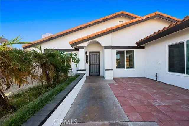 Single-family house For Sale in Cathedral City, California