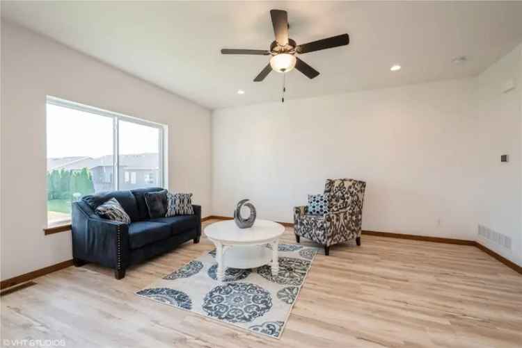 Condo For Sale in 7074, Waterview Drive Southwest, Cedar Rapids, Iowa