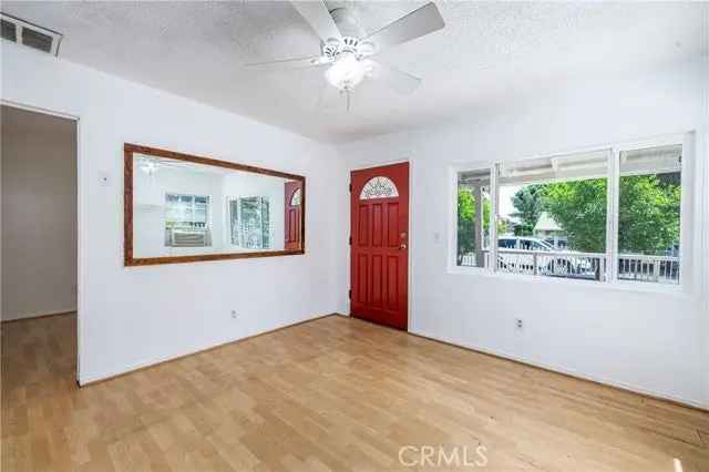 Single-family house For Sale in 14073, Beaver Street, Los Angeles, California