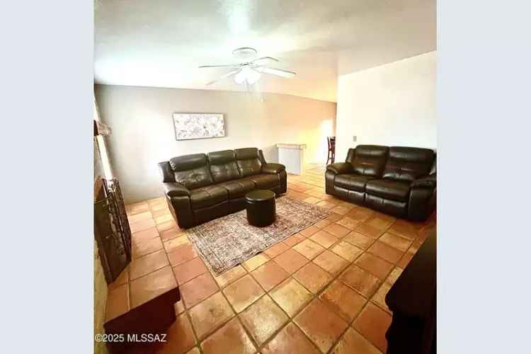 Single-family house For Sale in 7450, East Lakeside Drive, Tucson, Arizona