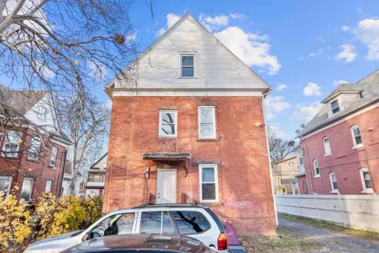 Multi-family house For Sale in Hartford, Connecticut