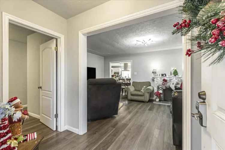 Single-family house For Sale in 10390, Clayton Road, San Jose, California