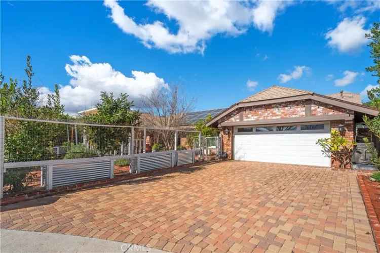 Single-family house For Sale in 21770, Los Alimos Street, Los Angeles, California