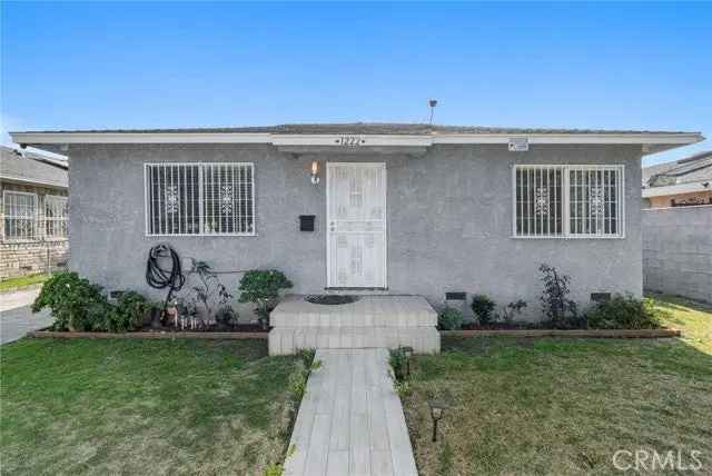 Single-family house For Sale in 1222, East 103rd Street, Los Angeles, California