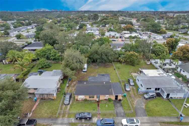 Single-family house For Sale in 1940, Northwest 135th Street, Opa-locka, Florida