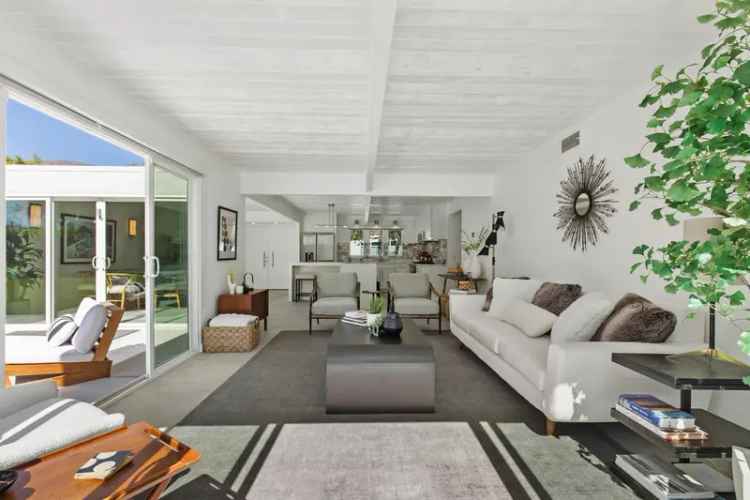 Single-family house For Sale in Palm Springs, California