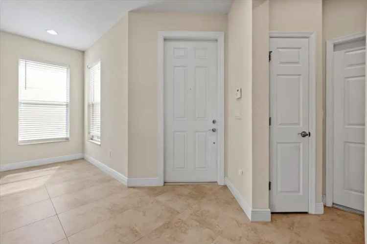 Single-family house For Sale in Port Saint Lucie, Florida