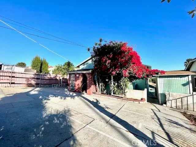 Single-family house For Sale in 3412, Linda Vista Terrace, Los Angeles, California