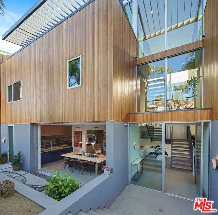 Multi-family house For Sale in Los Angeles, California