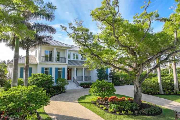 Single-family house For Sale in 112, 1st Avenue North, Naples, Florida