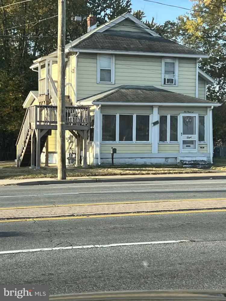 Multi-family house For Sale in Elsmere, Delaware