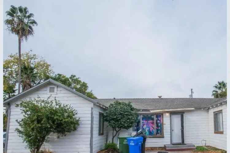 Multi-family house For Sale in Elk Grove, California