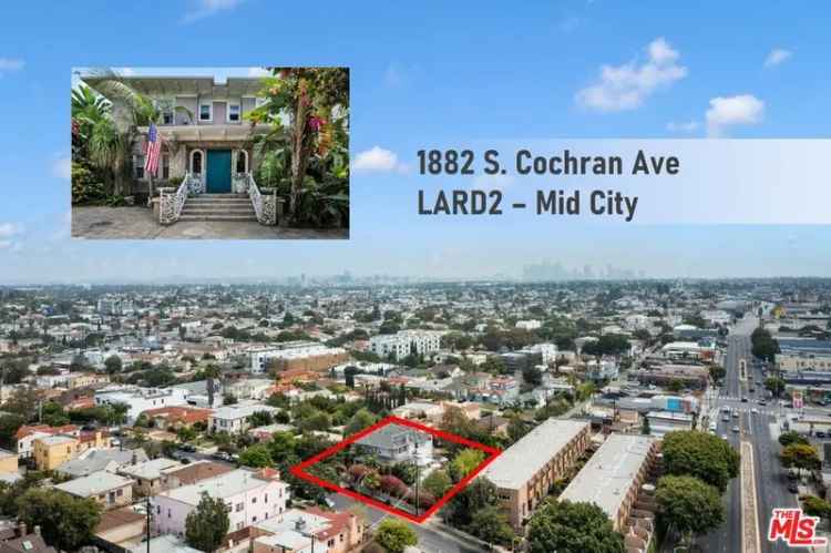 Single-family house For Sale in 1882, South Cochran Avenue, Los Angeles, California