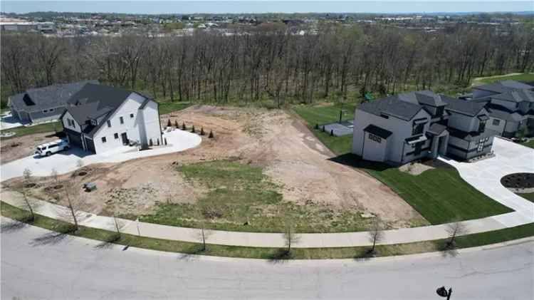 Land For Sale in 8707, Northeast Shoal Creek Valley Drive, Kansas City, Missouri