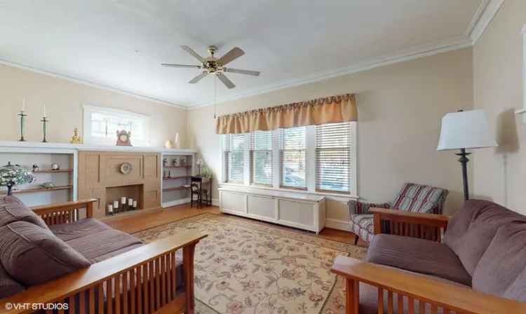 Single-family house For Sale in 6001, West Warwick Avenue, Chicago, Illinois