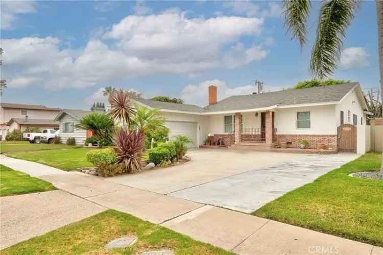 Single-family house For Sale in 3107, West Graciosa Lane, Anaheim, California