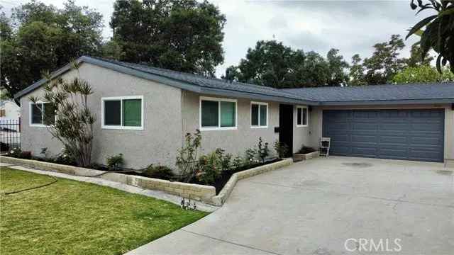 Single-family house For Sale in 2413, West Monta Vista Avenue, Santa Ana, California