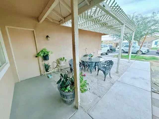 Single-family house For Sale in 53461, Calle Amigos, Coachella, California