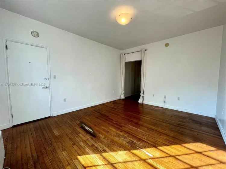 Condo For Sale in 741, 15th Street, Miami Beach, Florida