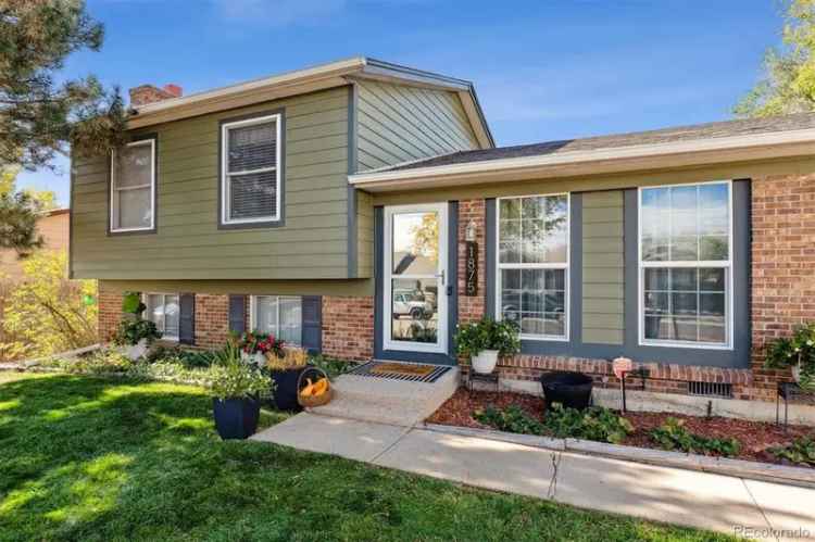 Single-family house For Sale in 1875, Dover Street, Broomfield, Colorado