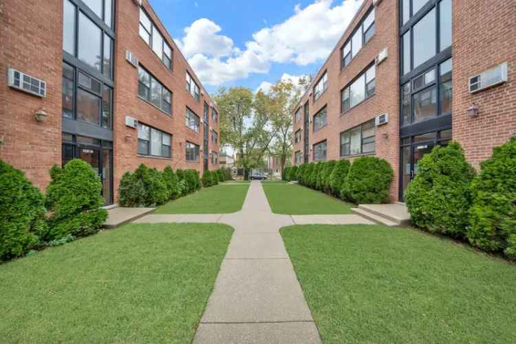 Condo For Sale in 2901, West Summerdale Avenue, Chicago, Illinois