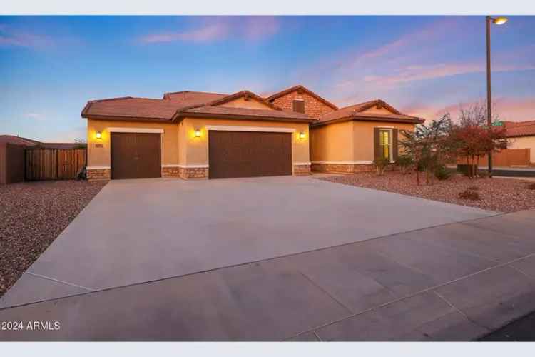 Single-family house For Sale in 18374, West Highland Avenue, Goodyear, Arizona