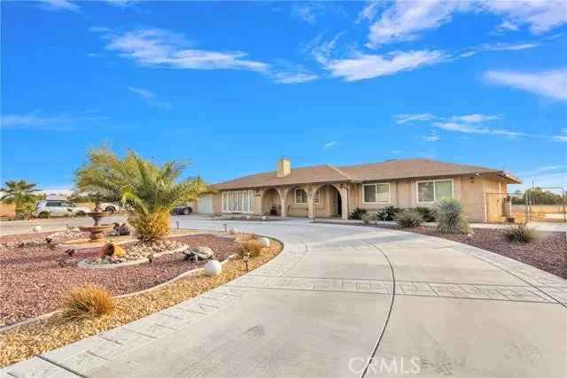 Single-family house For Sale in 15358, Apple Valley Road, Apple Valley, California