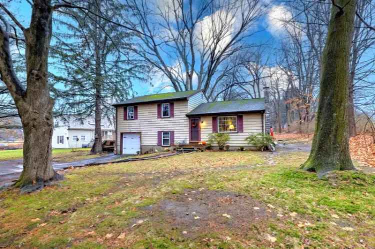 Single-family house For Sale in 7, Sugar Street, Newtown, Connecticut