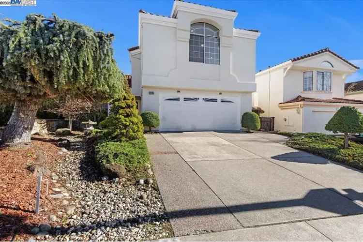 Single-family house For Sale in 20286, Glenwood Drive, Castro Valley, California