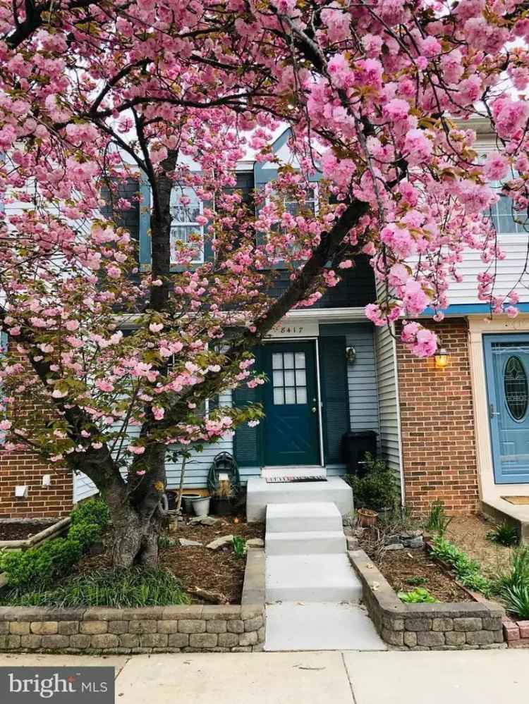 2 Bedroom Townhome in Newington Forest Near I-95 and Springfield Metro