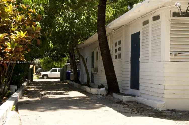 Multi-family house For Sale in 1021, Northwest 4th Street, Miami, Florida