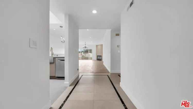 Condo For Sale in 10475, Ashton Avenue, Los Angeles, California