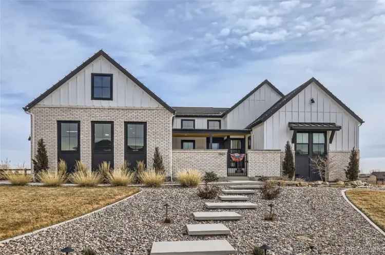 Single-family house For Sale in Windsor, Colorado